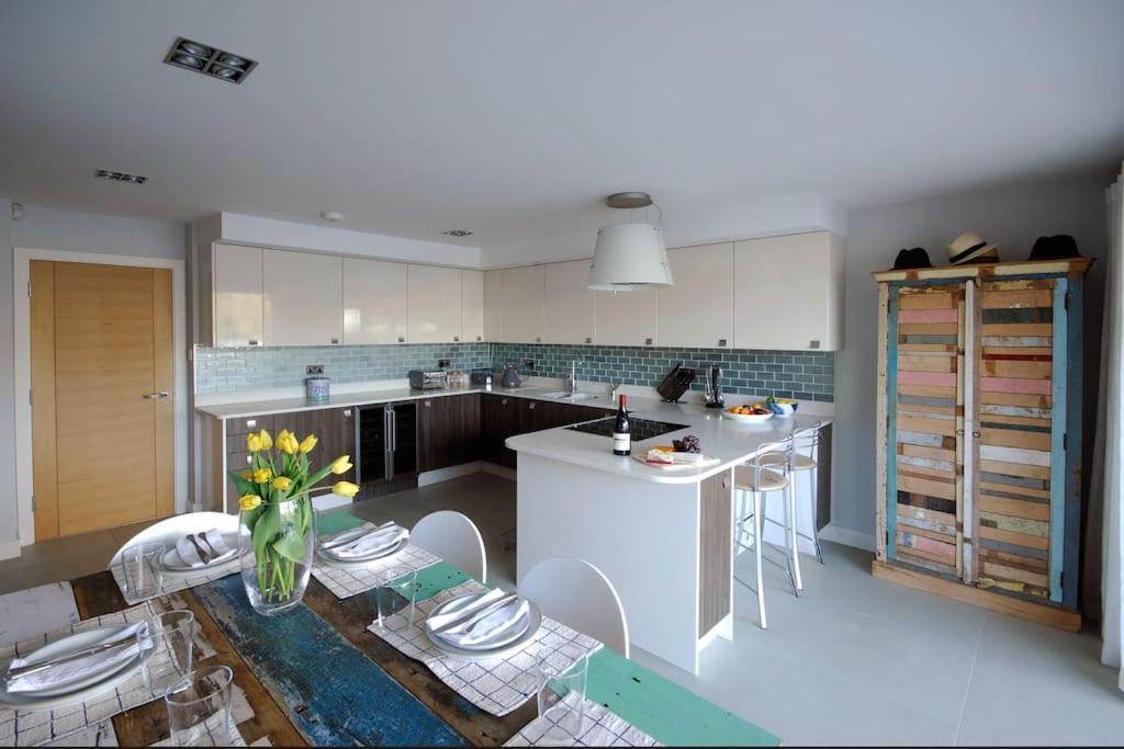 The Oars - Riverfront Property Henley-on-Thames ภายนอก รูปภาพ