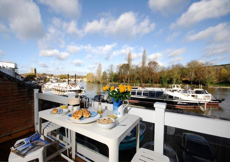 The Oars - Riverfront Property Henley-on-Thames ภายนอก รูปภาพ