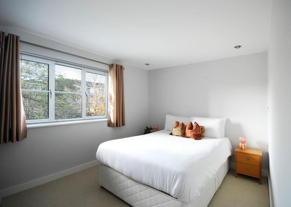 The Oars - Riverfront Property Henley-on-Thames ภายนอก รูปภาพ
